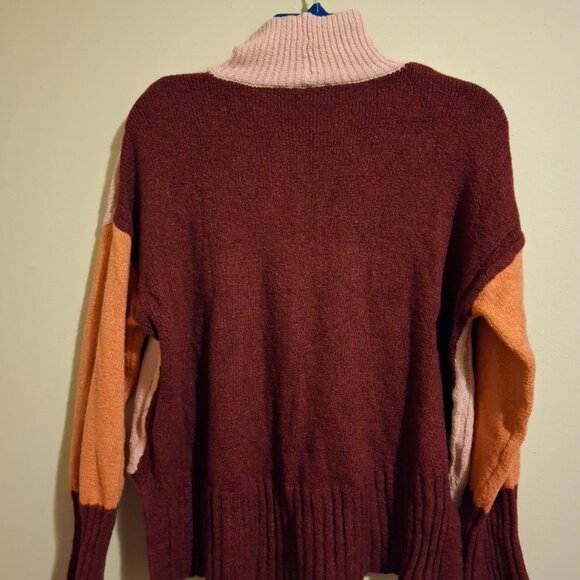 Color Block Turtle Neck - Picture 2 of 3